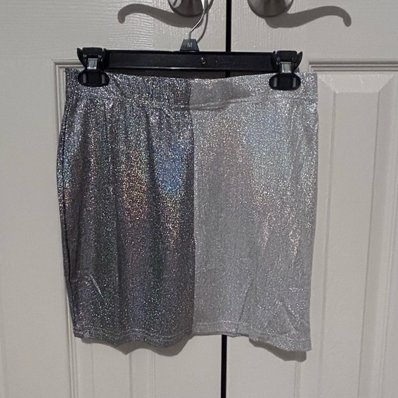 $2 W/ BUNDLE SHEIN Sparkly Two-Tone Skirt Size M - Picture 1 of 3